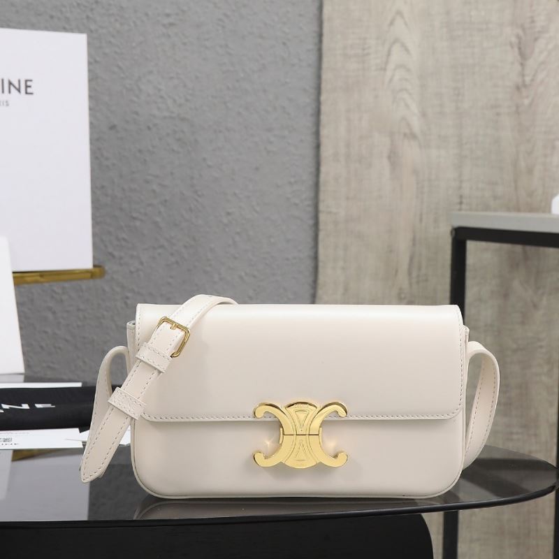 Ce1i*e triomphe bags